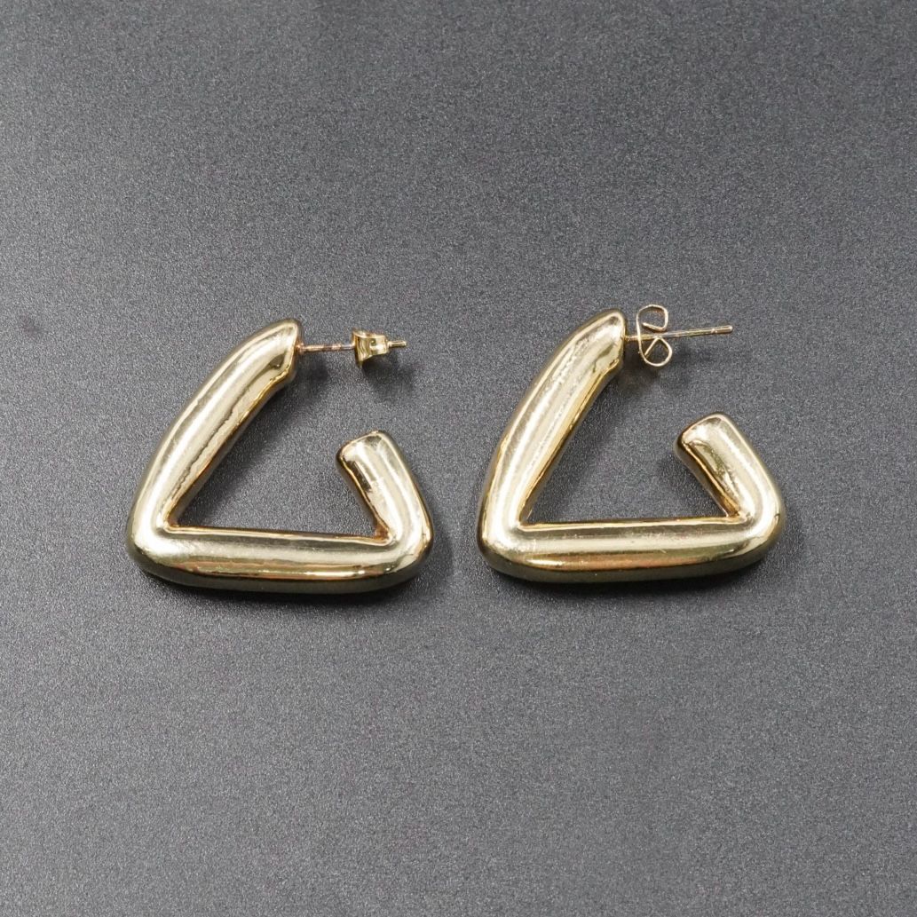 ARETE TRIANGULO GRUESITO DORADO